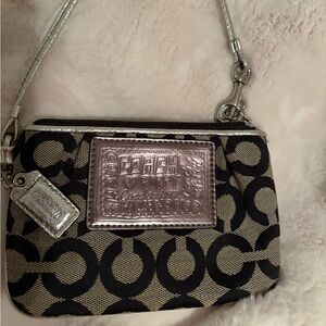 Rare Coach vintage Poppy Metallic Patch Signature Wristlet in Black and Grey